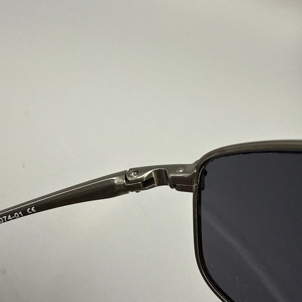 OAKLEY TAPER BLACK POLARIZED AUTHENTIC GUN MEDAL FRAMES SUNGLASSES VINTAGE 61-17